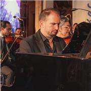 Diplomé de l'Ecole Normale de Musique de Paris et de l'Université Paris 8, professeur de piano propose des cours à domicile